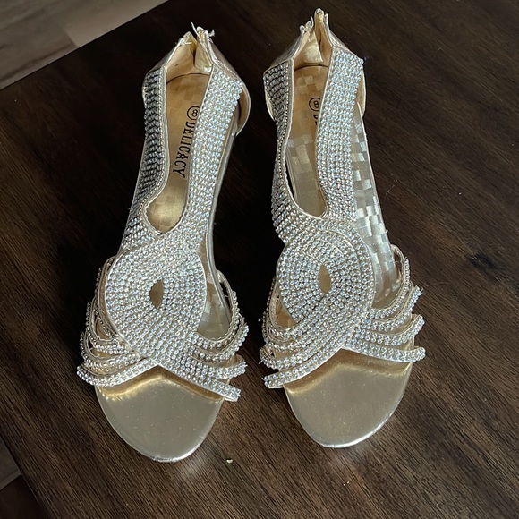 Brand new! Gold short heel sandals with rhinestones - Picture 2 of 6